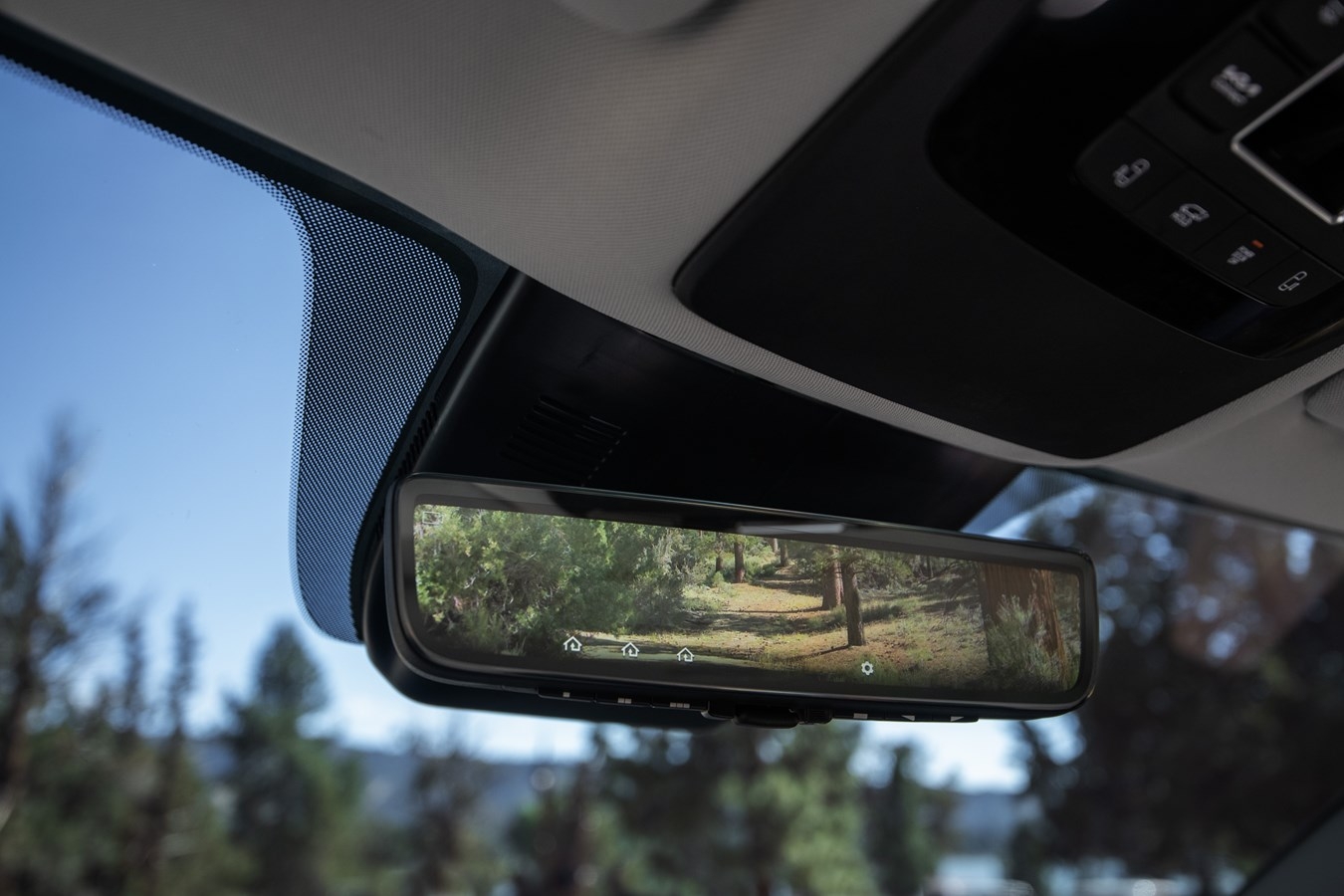 Rétroviseur central du Kia Carnival 2026.